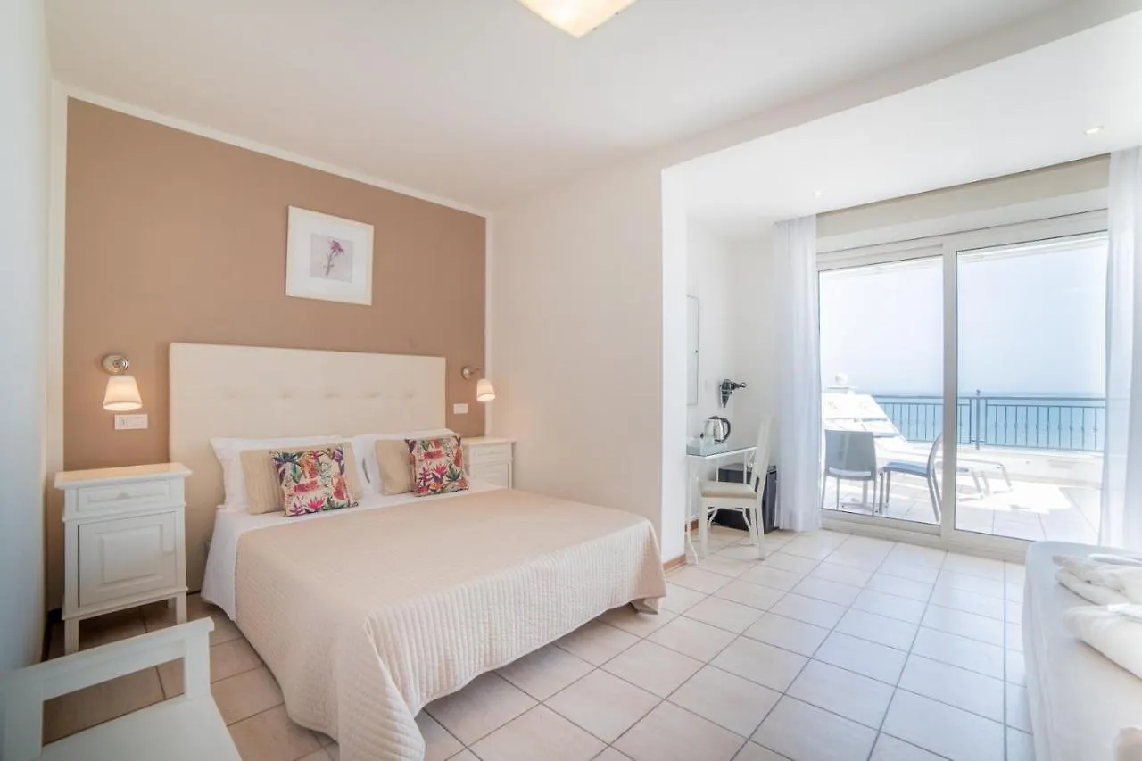 Hotel Soraya - Spiaggia Sawasdee With Beach & Parking リッチョーネ
