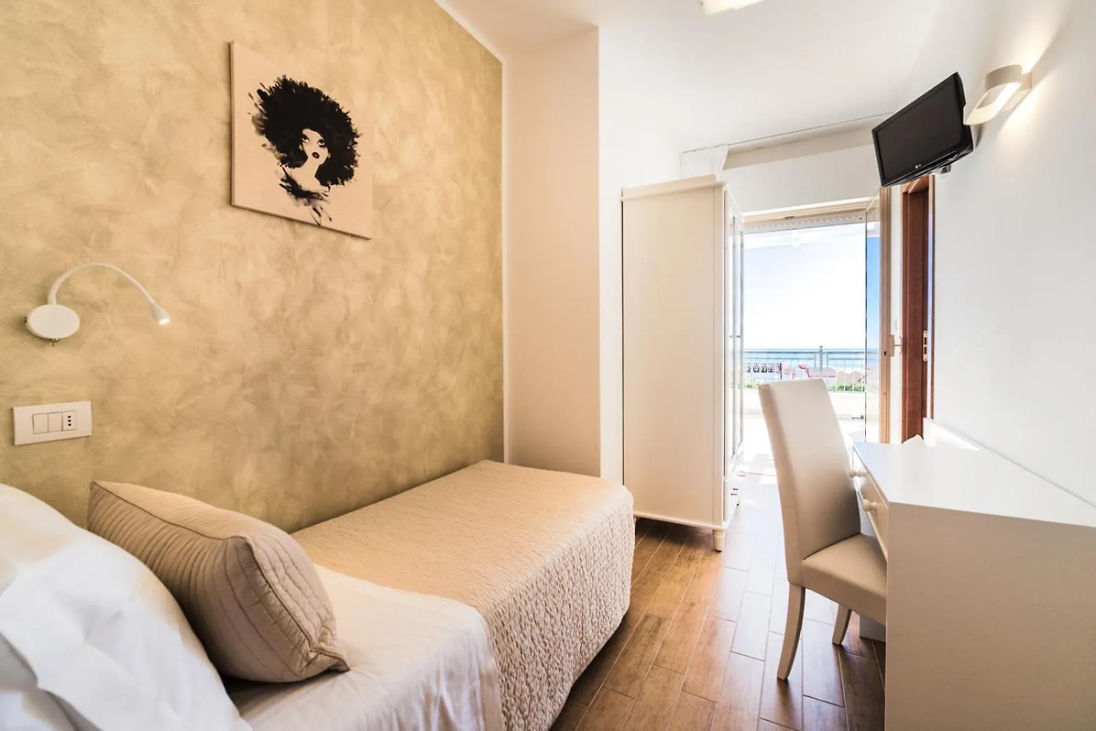 Hotel Soraya - Spiaggia Sawasdee With Beach & Parking リッチョーネ