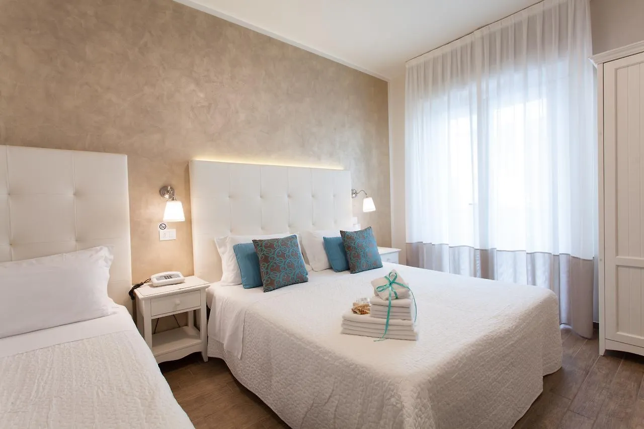 ***  Hotel Soraya - Spiaggia Sawasdee With Beach & Parking リッチョーネ イタリア